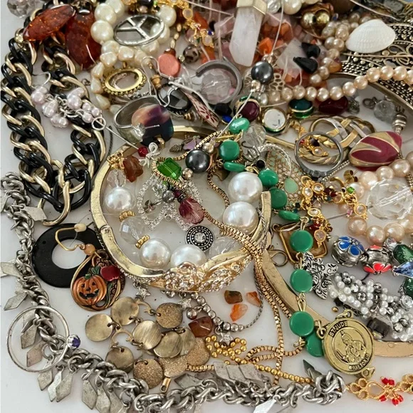 2lb. Craft Junk Broken Jewelry Lot - Picture 2 of 8